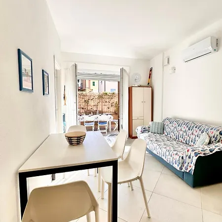 Hostdomus - Casa Arianna 菲纳莱利古雷