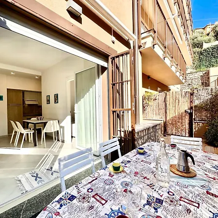 Hostdomus - Casa Arianna * 菲纳莱利古雷